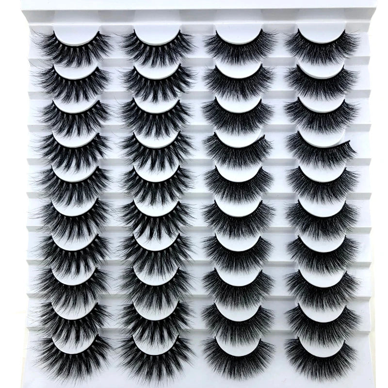 Affichage de faux cils de renard en bande de grand volume, dans divers styles et longueurs.