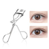 Silberner professioneller Wimpernrounder, gezeigt mit Nahaufnahmen seiner Anwendung auf einem Auge.