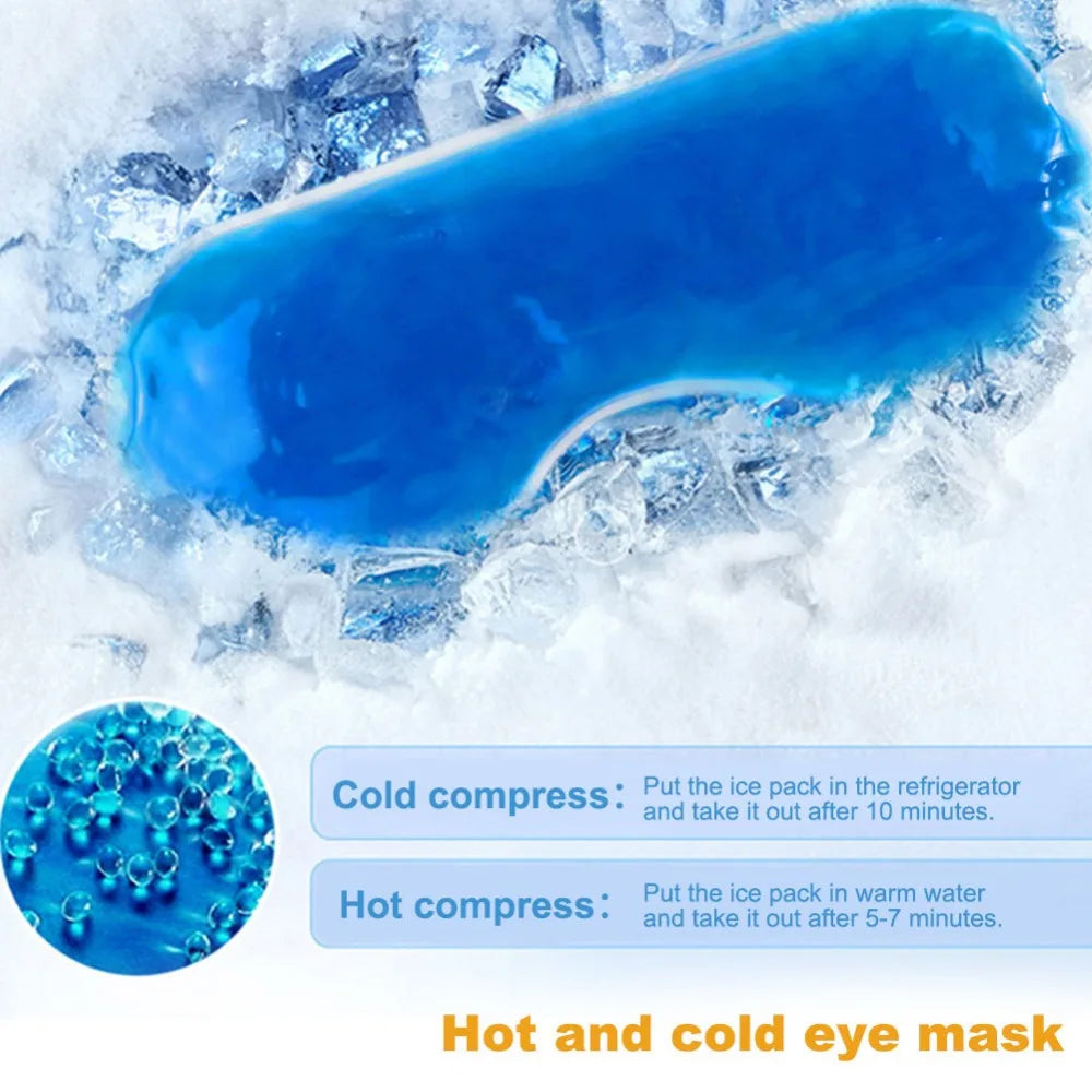 Un pack de glace bleu entouré de glace pilée, utilisé pour un masque à yeux chaud et froid.