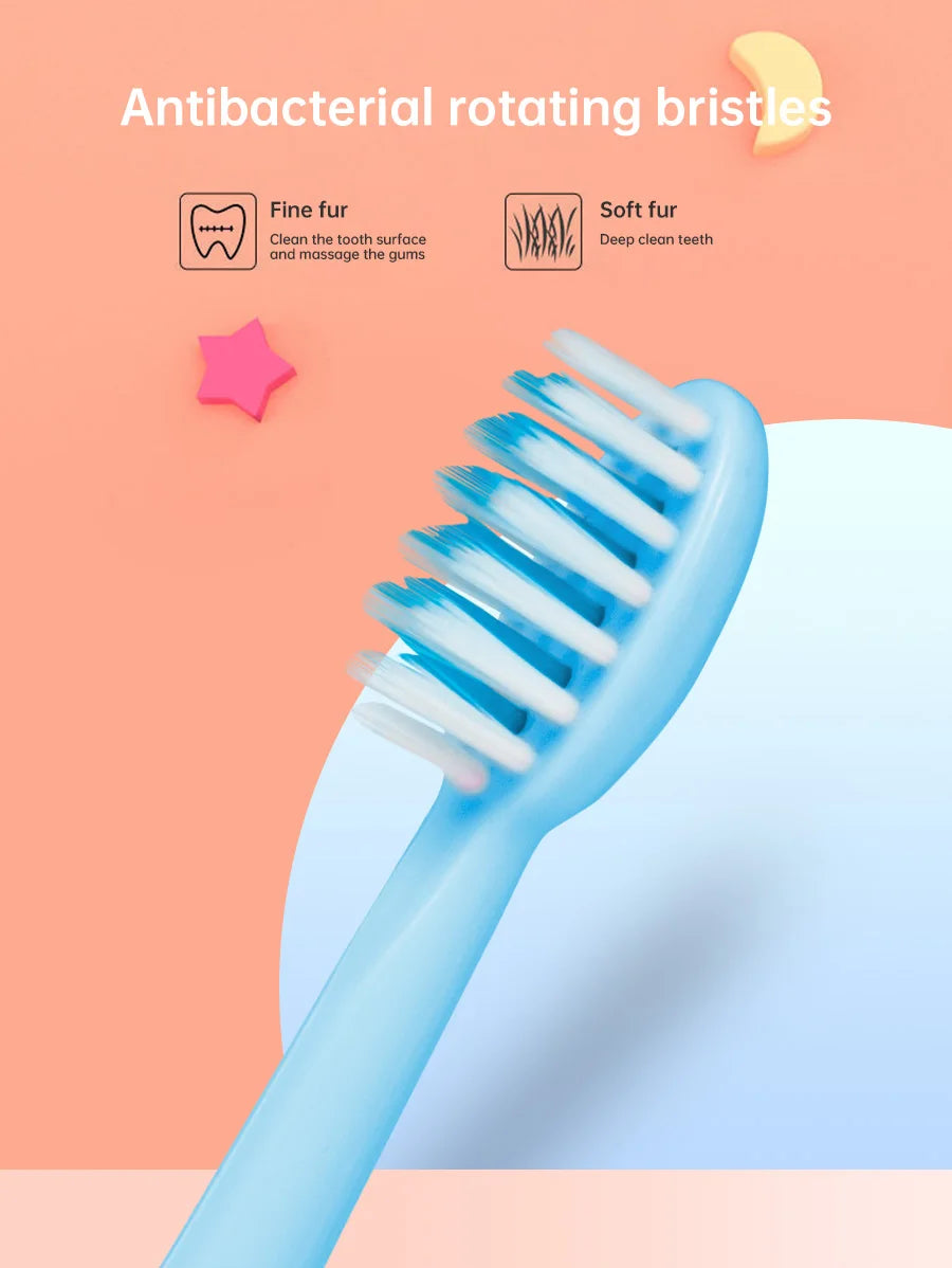 Primer plano de un cepillo de dientes eléctrico azul con cerdas giratorias sobre un fondo naranja.