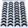 Présentation de faux cils de renard en grande quantité, dans divers styles et longueurs.