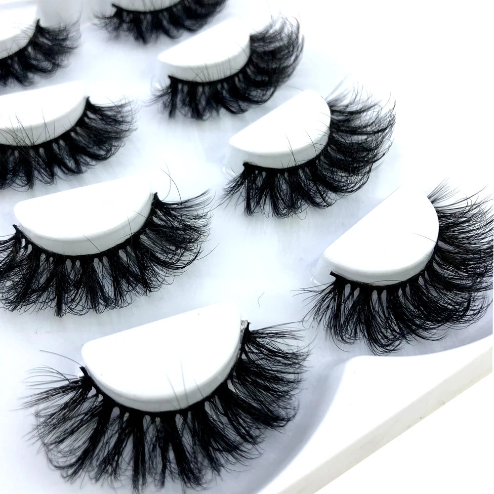Pack de huit faux cils de renard mink haut de gamme, affichés sur une surface blanche.