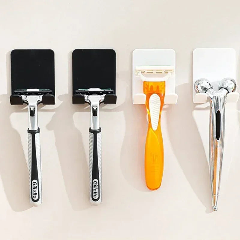 Quatre crochets muraux pour ranger des rasoirs, outils de coiffure noir et blanc.