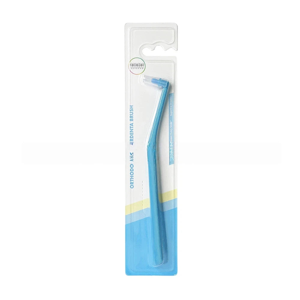 Une brosse interdentaire orthodontique à boucles uniques dans un emballage bleu clair.