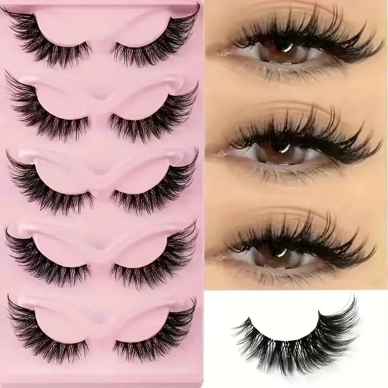 Une boîte en plastique rose contenant cinq paires de faux cils noirs dramatiques.