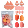 Un ensemble de tampons de maquillage et de poudres variées dans les tons pêche et corail.