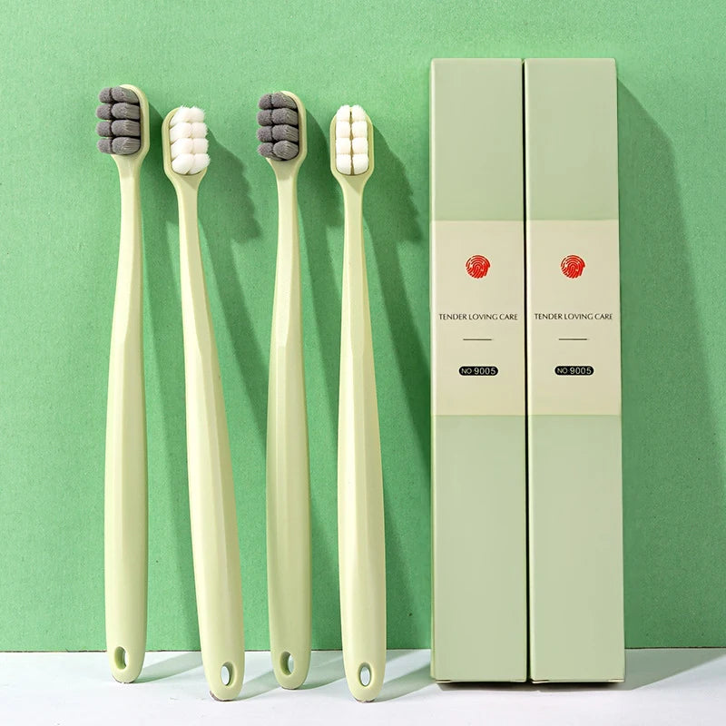 Un set de brosses à dents micro-nano vert clair et boîtes d'emballage pour les soins dentaires sensibles.