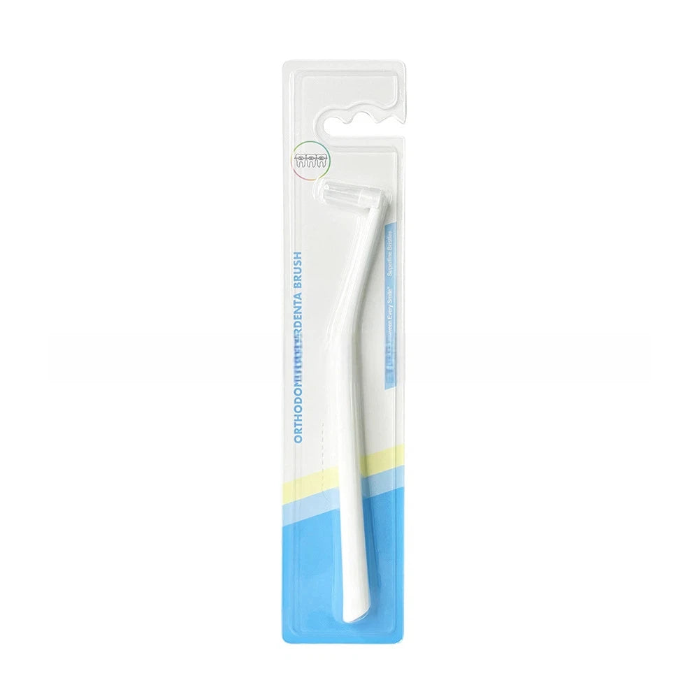 Brosse interdentaire orthodontique à une seule touffe blanche, emballée dans un tube en plastique transparent.