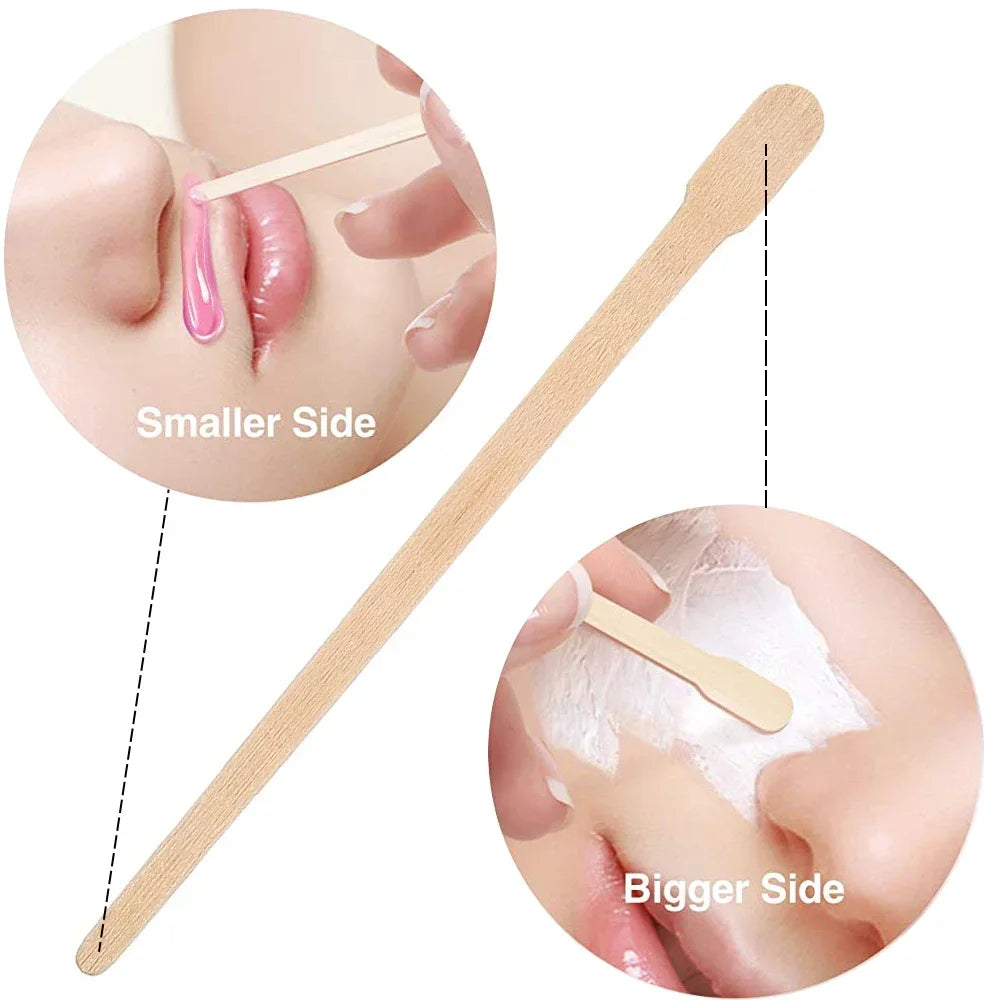 Bâtons de dépilation en bois naturel montrant différentes tailles pour sourcils et cheveux