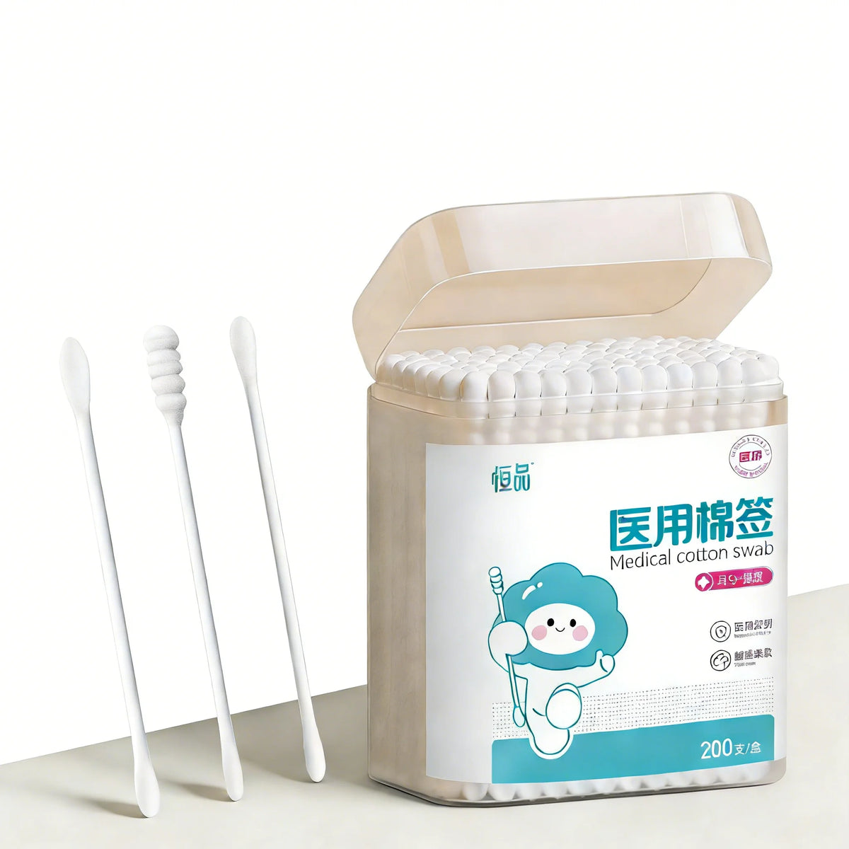 Un contenant de cotons-tiges médicaux avec plusieurs cotons nettoyants à double extrémité.