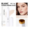 Un set de bâtons de crème pour couvrir Blanc, avec boîte et bâtons individuels, montré à côté d'un mannequin montrant la peau