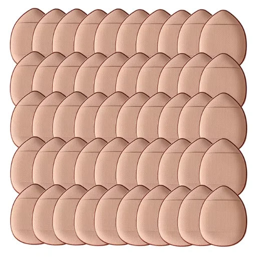 Grille de mini éponges de fond de teint couleur rose nude pour un maquillage précis.