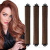 Une femme aux longs cheveux châtain-roux est à côté de trois rouleaux pour cheveux sans chaleur.