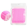 Paquet en plastique transparent contenant une bande de cotons-tiges roses pour extensions de cils.