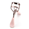 Un recourbe-cils rose professionnel avec un peigne, présenté sur fond blanc.