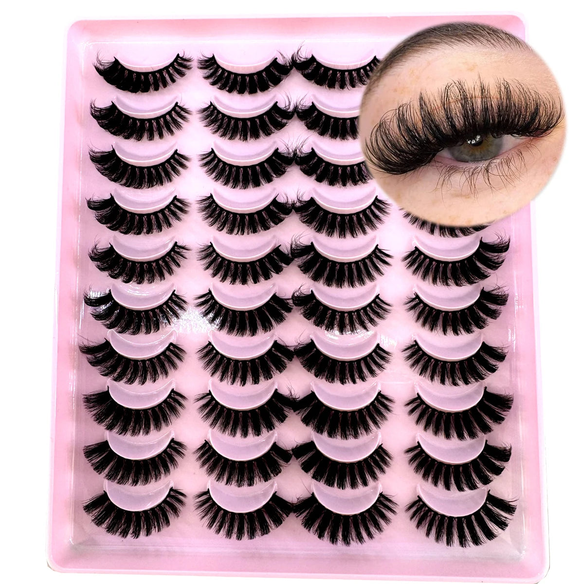 Plateau en plastique rose contenant un kit de faux cils à mink naturels et un gros plan des cils.