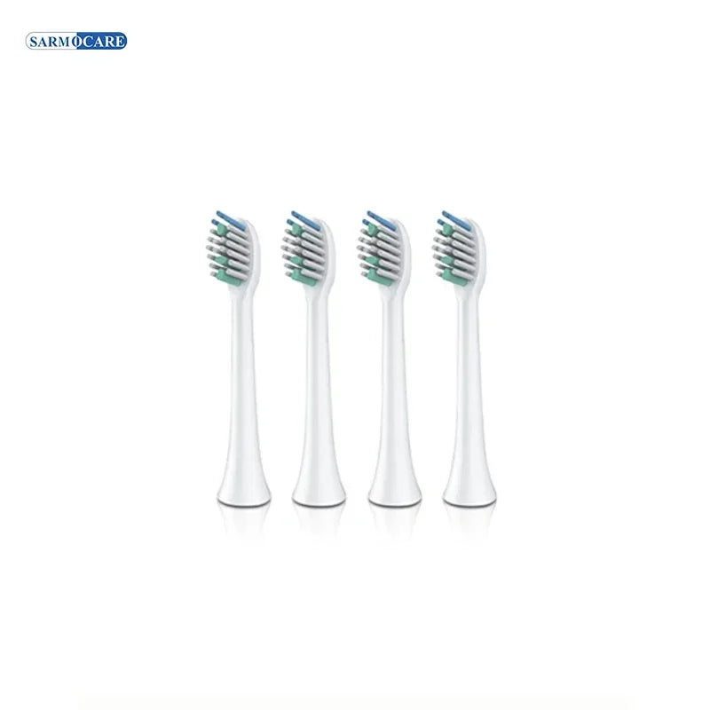 Un set de cuatro cepillos de dientes sónicos eléctricos blancos con cerdas verdes, exhibidos sobre un fondo blanco.