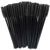 Un ensemble de pinceaux à cils jetables noirs avec des poils fins et denses.