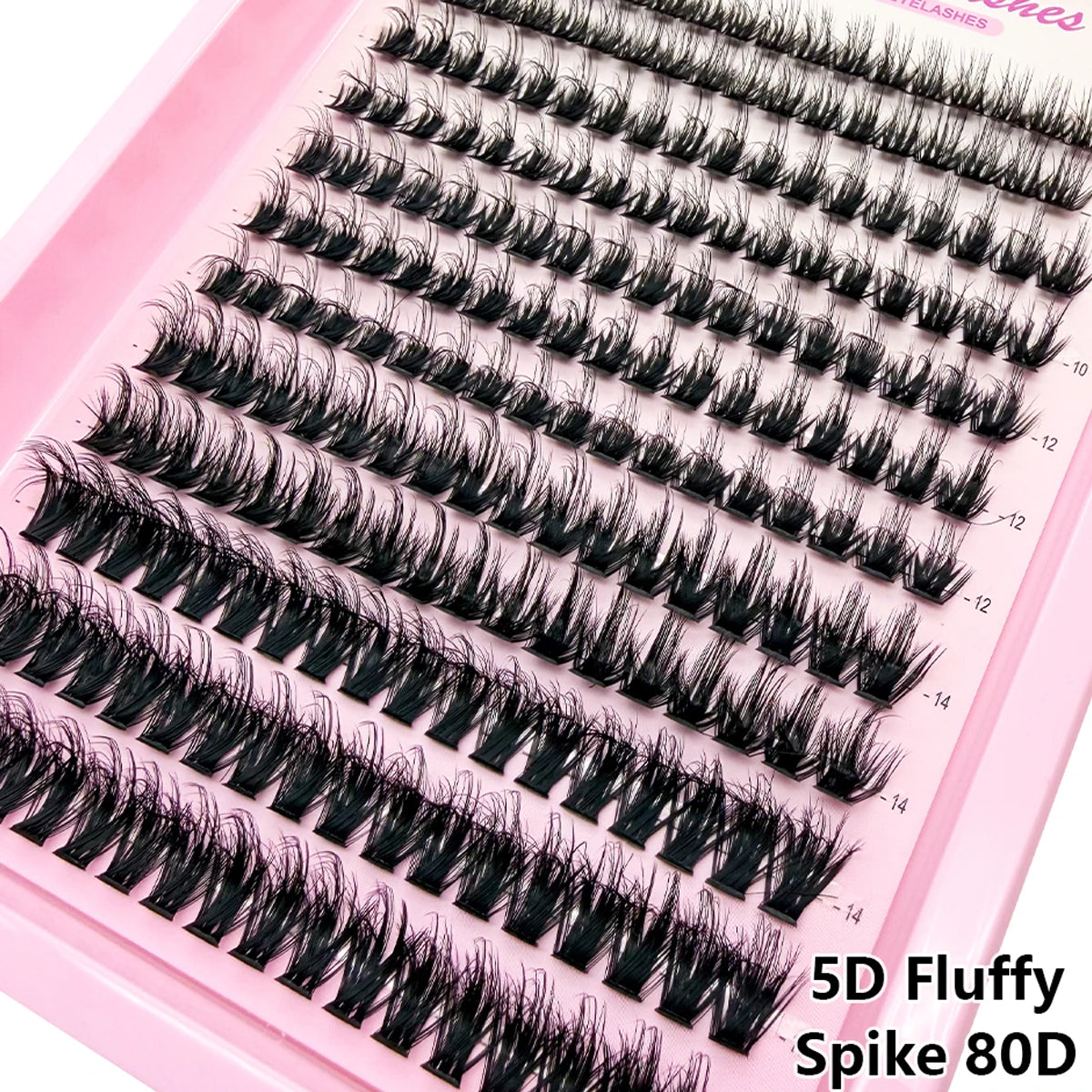 Un ensemble de cils en forme de pic moelleux 5D noirs sur un plateau en plastique rose.