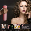 Une femme modélise un flacon de laque rose tout en regardant la caméra, avec des produits associés ci-dessous.
