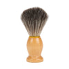 Juego de afeitar y cepillo facial de madera con cerdas densas gris-negras.