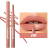 Un tubo de delineador labial Longmanni en tono rosa polvoriento #03 junto a una muestra en los labios de una mujer.