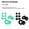 Deux paires de bouchons d'oreille en silicone vert clair et noir, montrant différentes tailles pour différents canaux auditif
