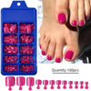 Un set de 100 uñas postizas prensables en varios tonos de rosa y magenta junto a un pie.
