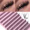 Gros plan d'un kit d'extensions de cils éphémères DIY montrant l'application et les cils.