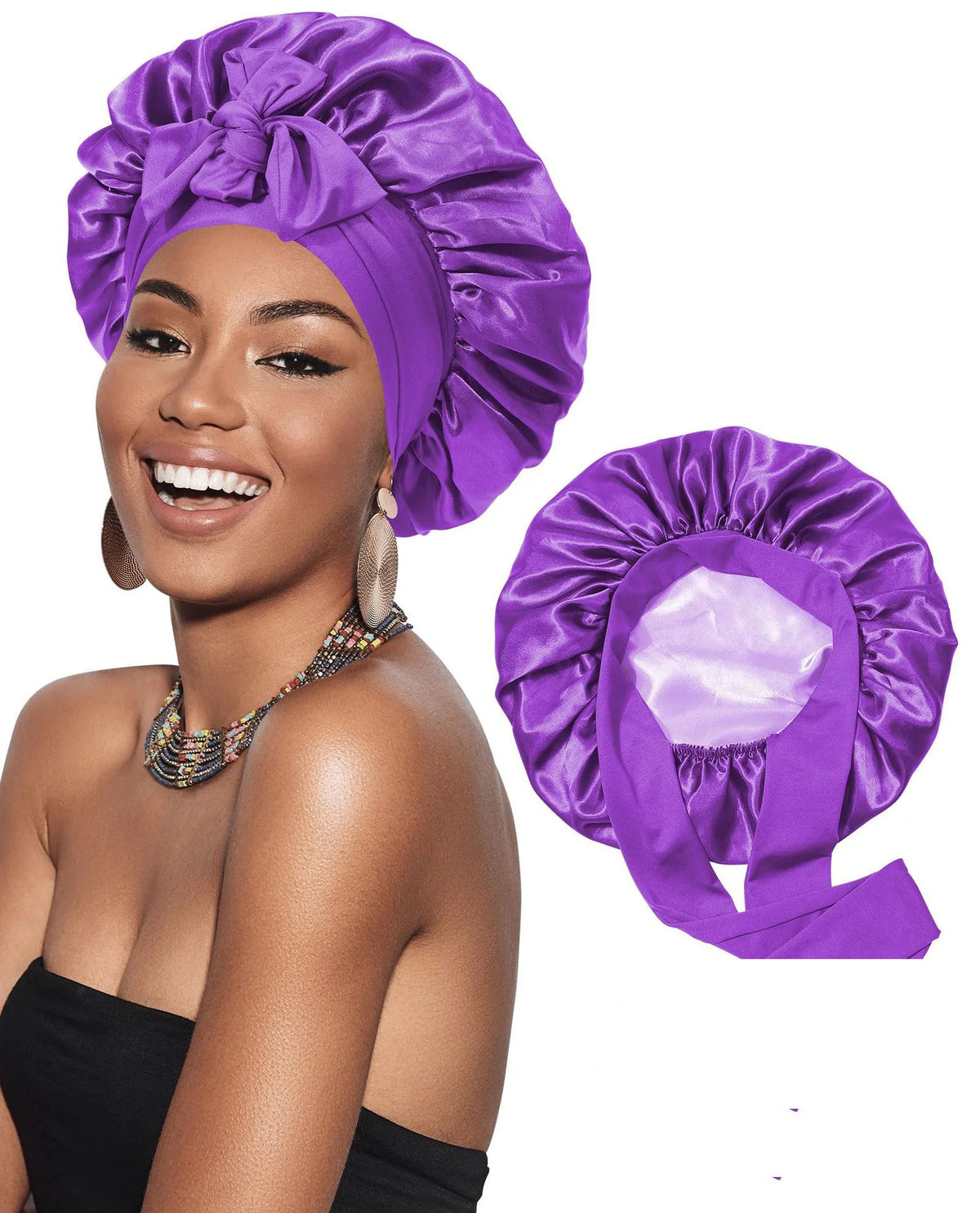 Una mujer modela un gorro de satén morado de doble capa con pendientes y un collar de oro.