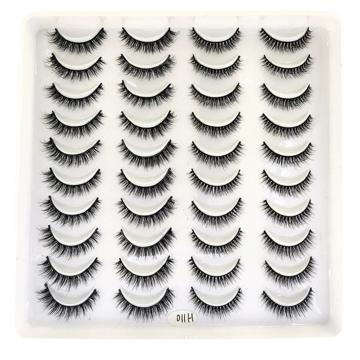 Un plateau en plastique contenant un kit de faux cils de renard naturels pour usage cosmétique.