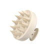 Brosse nettoyante pour cuir chevelu en silicone blanche avec de nombreuses poils pointus.