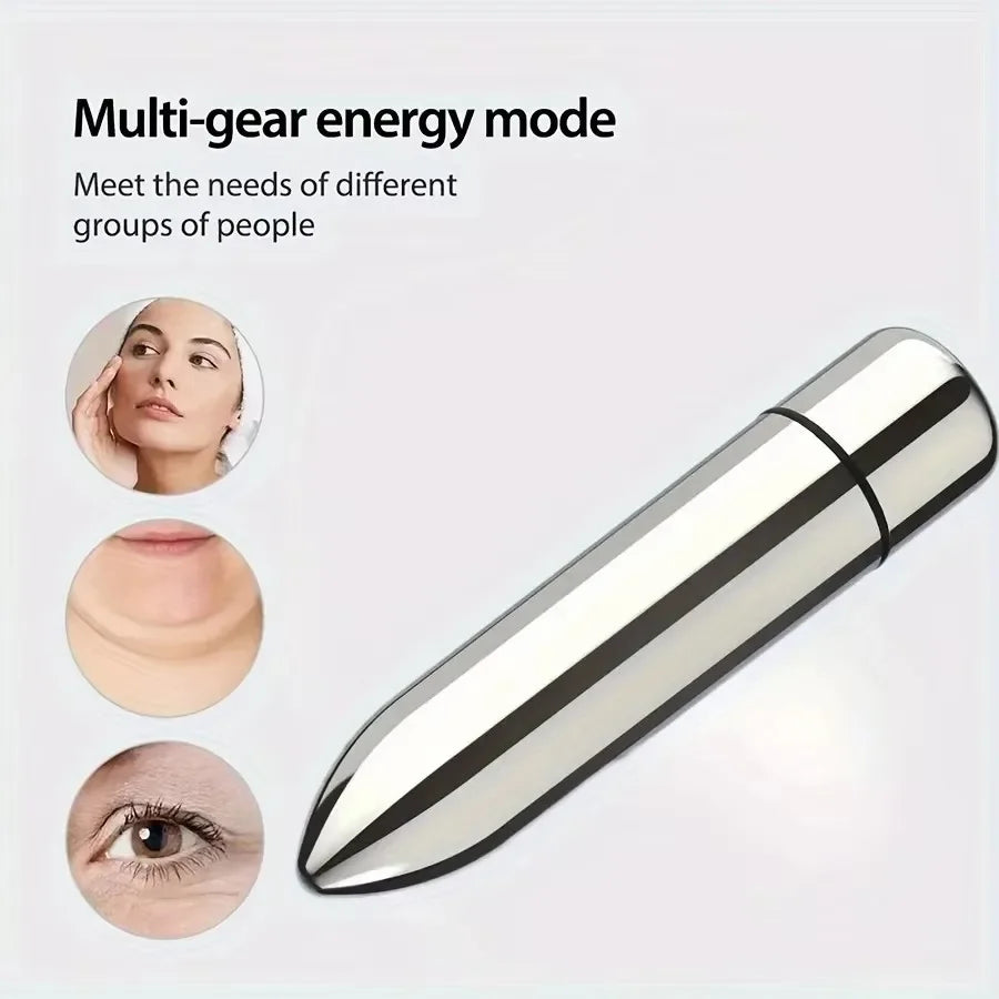 Herramienta mini de plata para facial y masaje ocular, junto a primeros planos de diferentes zonas faciales.