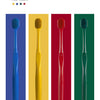 Cuatro colores de cepillos de dientes de cerdas ultrafinas en azul, amarillo, rojo y verde.
