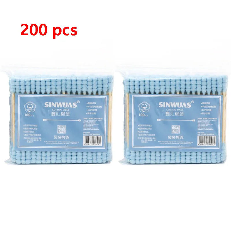 Un paquet de 200 cotons-tiges en bambou pour un nettoyage doux.