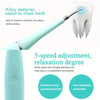 جهاز تنظيف الأسنان كهربائي أزرق فاتح مع مسبار رفيع بجانب نموذج لسن، يبرز تعديل السرعات الخمسة