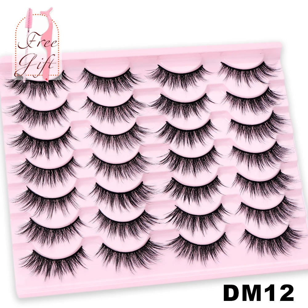 Pinke Plastikschale mit einem Set dramatischer Mink-Falschwimpern.
