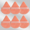 Un set de six éponges de maquillage triangulaires de couleur pêche avec des bandes roses.