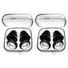 Une paire de bouchons d'oreille argentés dans un étui transparent avec des embouts en silicone noir pour la réduction du brui