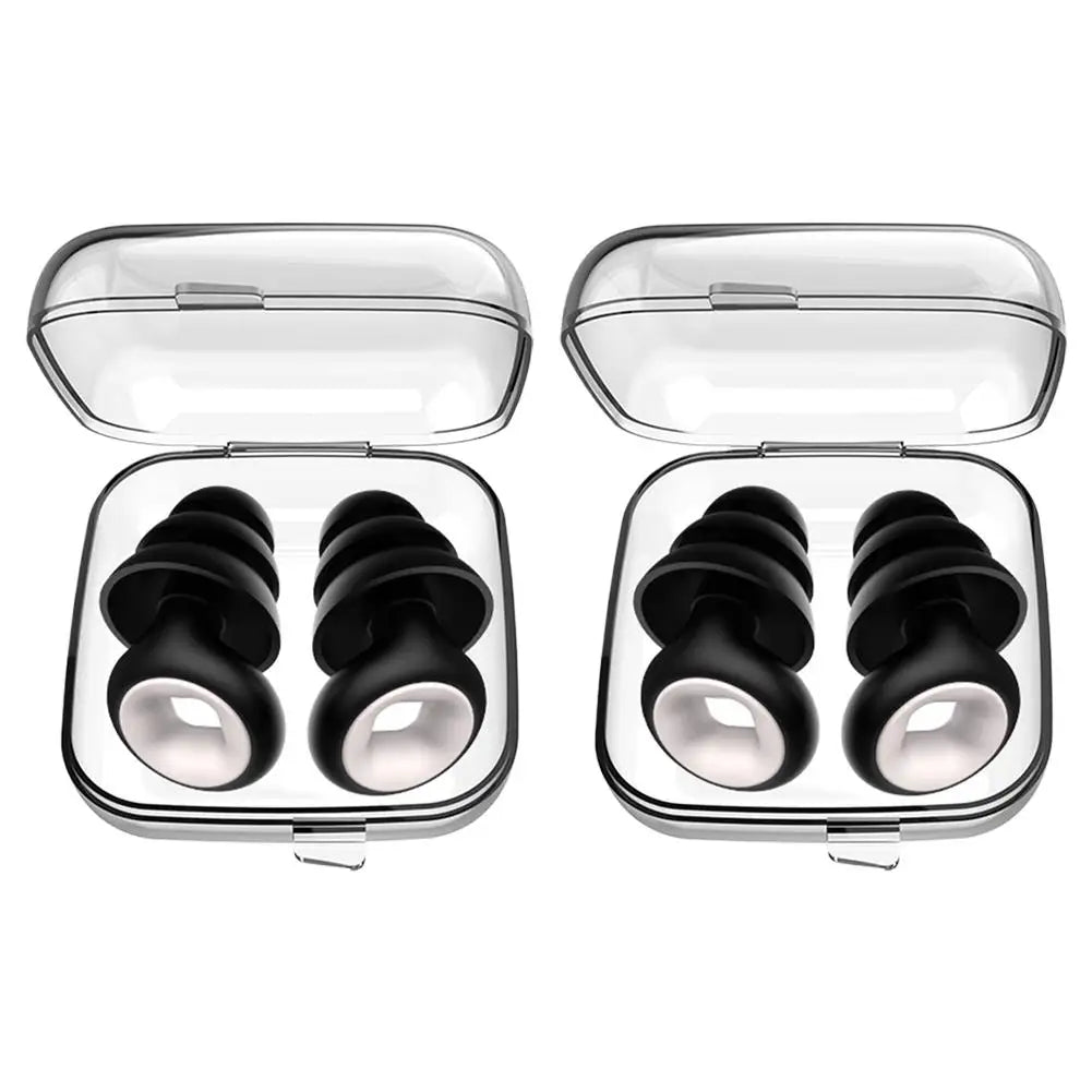 Une paire de bouchons d'oreille argentés dans un étui transparent avec des embouts en silicone noir pour la réduction du brui