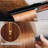 Primer plano de un alisador Rucha Pro aplicando calor a largo cabello, mostrando iones de plasma nutriendo el cabello.