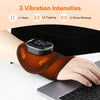 جهاز تدليك يد كهربائي LED على ساعد شخص، يعرض ثلاث مستويات من الاهتزاز.