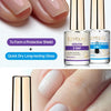 Gros plan sur des flacons de vernis à ongles Lilycute Milky White Strengthener et leur application sur les ongles.