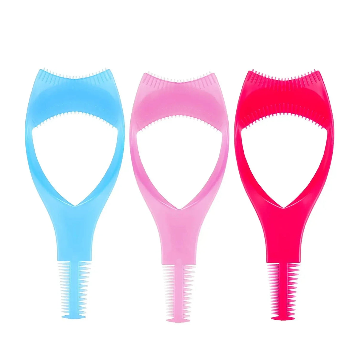 Un set de trois applicateurs de mascara en plastique bleu, rose et rouge.