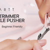 Une main utilise un coupe-cuticules rose avec un pousseur pour tailler une ongle.