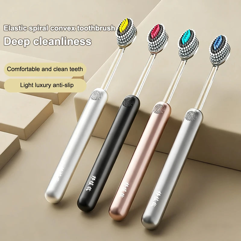 Un set de quatre brosses à dents élastiques en spirale convexes, dans des tons argent, noir et rose or, présentées sur un fon
