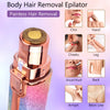 Primer plano de un dispositivo epilador de cabello corporal dorado rosa con varios accesorios para barbilla, mejillas, pierna