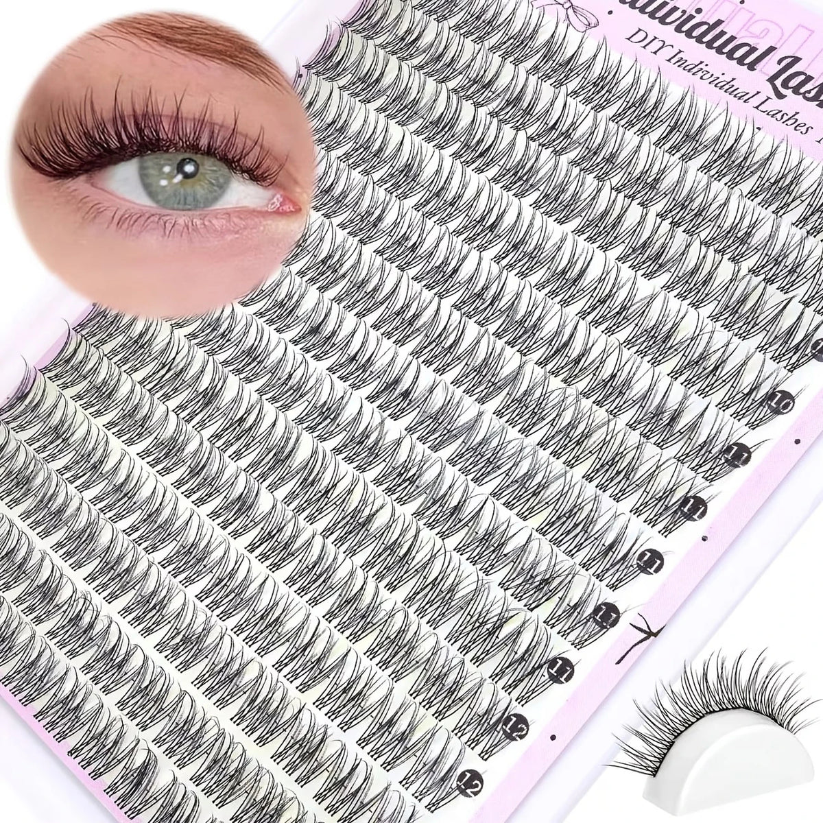Gros plan d'un kit de faux cils DIY montrant divers styles et extensions de cils sur fond rose.