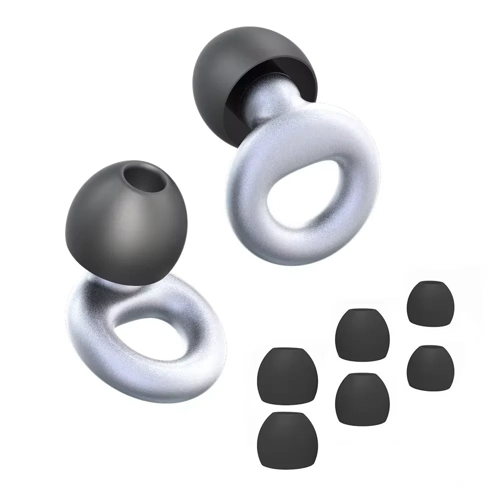 Un set de bouchons d'oreille en silicone anti-bruit dans les finitions noir et argent.