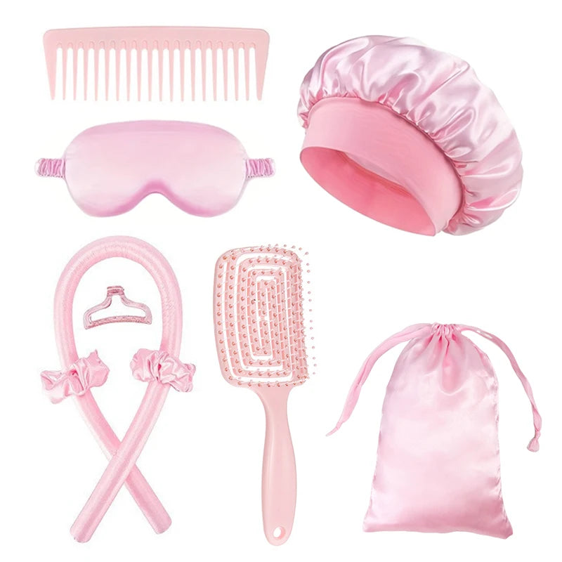 Un ensemble d'outils de coiffure roses comprenant un peigne, un coussin en silicone, une brosse et un bonnet de cheveux satin